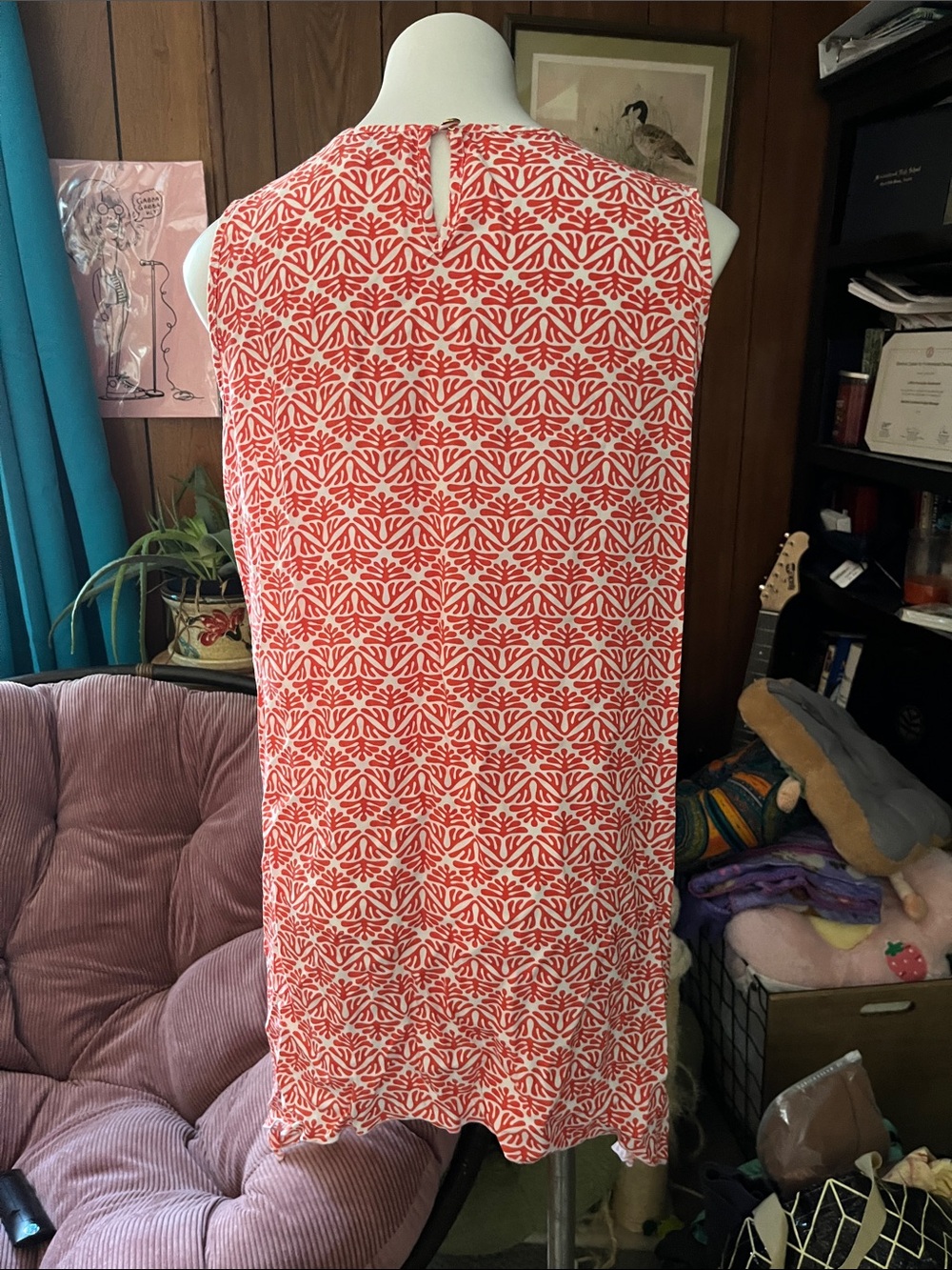 Women's Red Patterned Sleeveless TunicBreezy tunic length asymmetrical hemline. - Picture 2 of 3